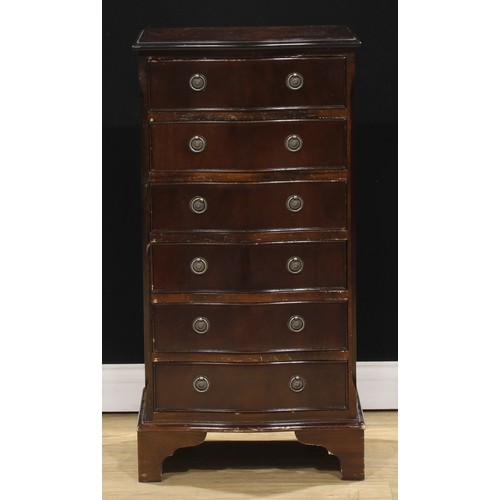 531 - A George III style kneehole desk, 78cm high, 97cm wide, 51.5cm deep; a similar chest, 98.5cm high, 5... 