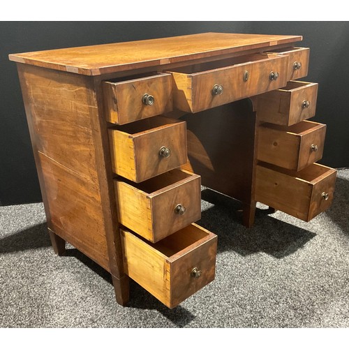 533 - A 19th century mahogany kneehole desk, 76.5cm high, 95cm wide, 49cm deep