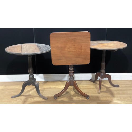 530A - A George IV mahogany tripod occasional table, 65.5cm high, 51cm wide, 43.5cm deep; etc (3)