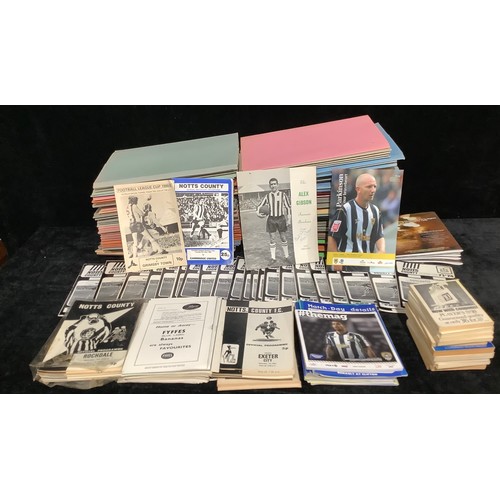 699 - Sport - Football Interest - a large collection of Notts County football programmes, home and away ga... 