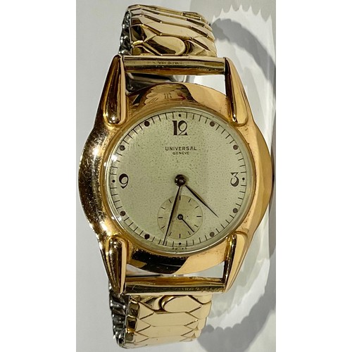 742 - An 18k gold gentleman's watch, Universal Genève, Champagne dial, Arabic numerals to quarters, subsid... 