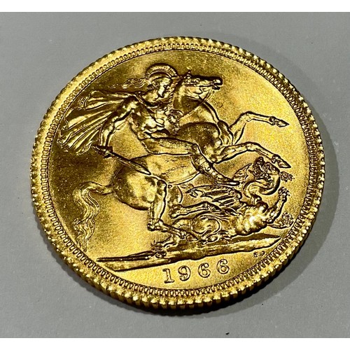 805 - An Elizabeth II full gold sovereign, 1966, 8g