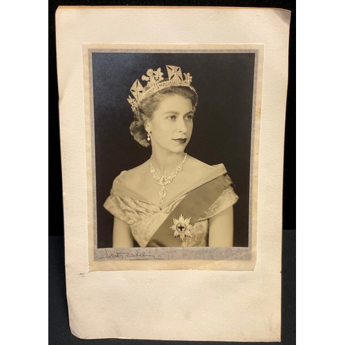 31 - H.M Queen Elizabeth II large presentation portrait photograph by Dorothy Wilding. Her Late Majesty w... 