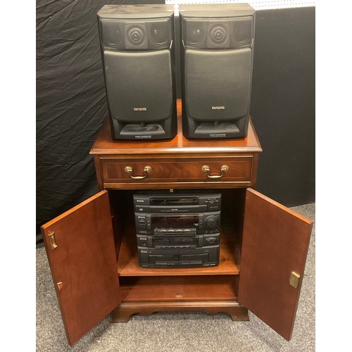 56 - An Aiwa Z-M2600 Compact disc stereo system, complete with 3-way bass reflex speaker system;  stereo ... 