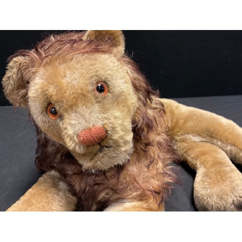 81 - Toys and Juvenilia - a Steiff style golden mohair Lion, 18.5cm x 59;  and a Rheinishche Gummi and Ce... 