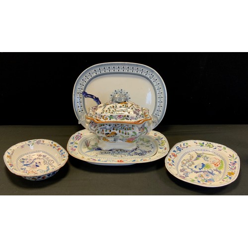 121 - Davenport Stone China ware in 'Spiteful Bird pattern' with standard underglaze blue mark,c.1820 incl... 