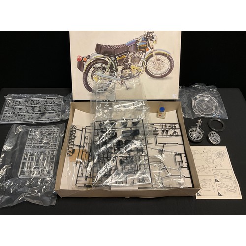 127 - Model kits - an Airfix Norton Commando model kit, 1/8 scale, 20480-6, boxed