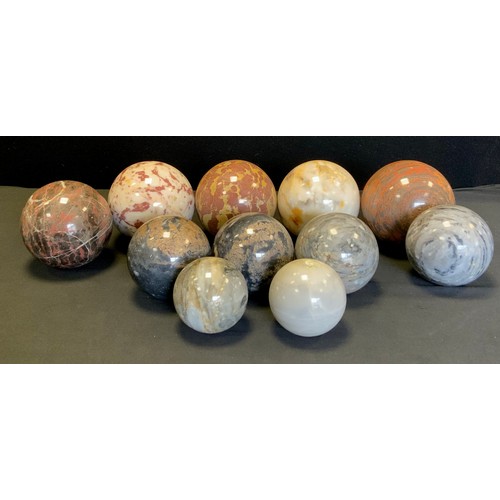 219 - Geological interest - a collection of impressive Specimen-stone spheres, marble, fossil-stone, etc, ... 