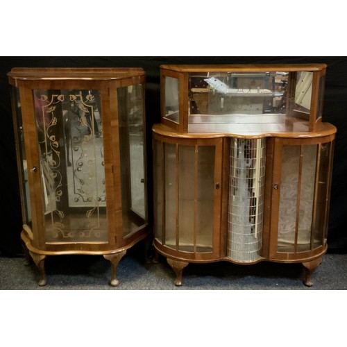 467 - A mid-century walnut veneered cocktail cabinet, top compartment with mirrored back, and glazed, cant... 