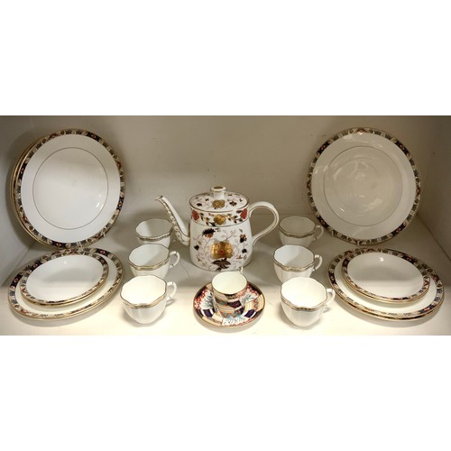 227 - Royal Crown Derby Table China -   'Rutland' pattern dinner ware comprised of; four dinner plate, fou... 