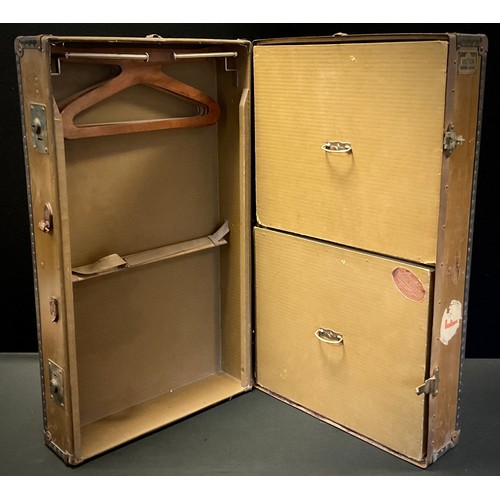 122A - Vintage luggage - a Victor travel wardrobe trunk, 25cm high x 86.5cm wide x 51cm deep.