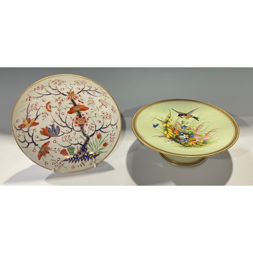 15 - An early 19th century Derby Imari palette dish, printed and painted with a pair of birds perched on ... 