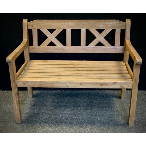 189 - A cross bar back garden bench, 87cm x 109cm x 60cm