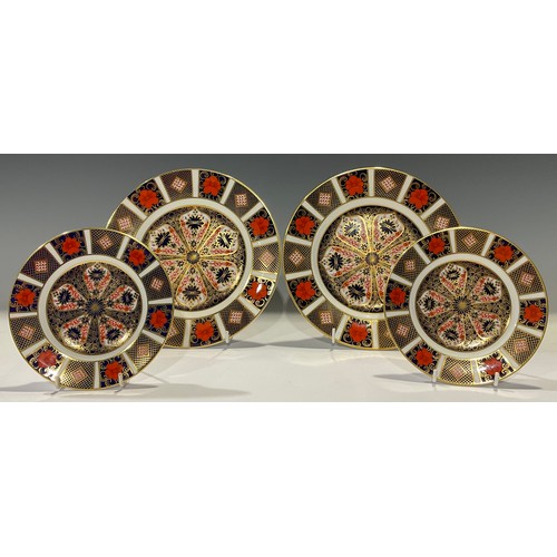 47 - A pair of Royal Crown Derby 1128 pattern dessert plates, 21.5cm diameter, second quality; a pair of ... 