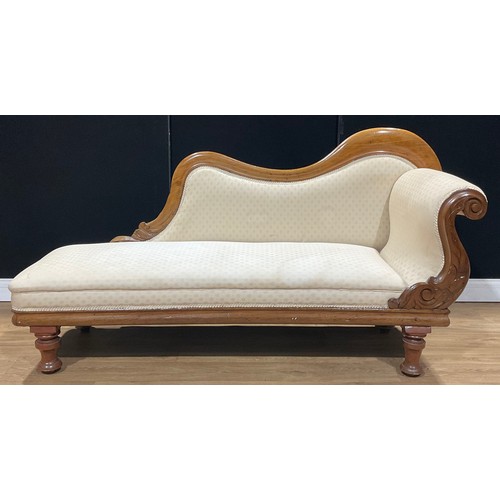 205 - A Victorian mahogany chaise longue, 92cm high, 171cm wide, 59cm deep, c.1880