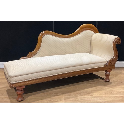 205 - A Victorian mahogany chaise longue, 92cm high, 171cm wide, 59cm deep, c.1880