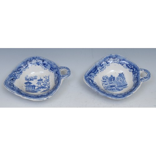 27 - An early 19th century pearlware willow pattern pickle dish, 15.5cm wide; another similar; a Spode pe... 