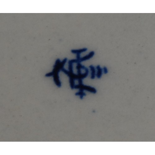 103 - A Worcester Bat pattern tea bowl and saucer, decorated in underglaze blue with a chinoiserie garden,... 