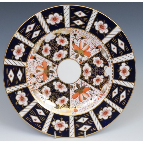 127 - A Royal Crown Derby 3696 Imari pattern shaped octagonal dish, 24cm wide, c.1892; other Royal Crown D... 