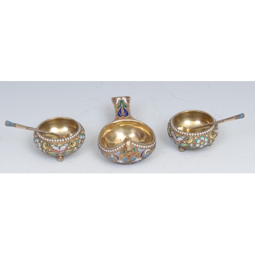 1195 - A Russian silver-gilt and cloisonne enamel kovsch, decorated in polychrome enamel with stylised flow... 