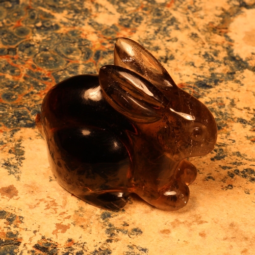 1202 - Alfred Lyndhurst Pocock (1882 - 1962), a brown quartz carving, of a rabbit, unsigned, 4cm long