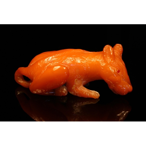 1269 - Alfred Lyndhurst Pocock (1882 - 1962), an amber carving, of an animal, amber eyes, 6.5cm long, signe... 