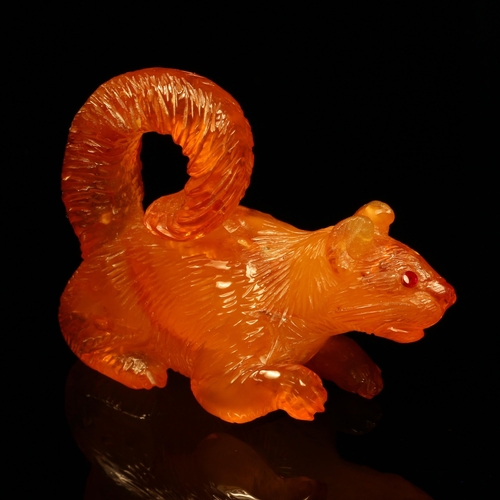 1268 - Alfred Lyndhurst Pocock (1882 - 1962), an amber carving, of a squirrel, ruby eyes, 5cm long, signed,... 