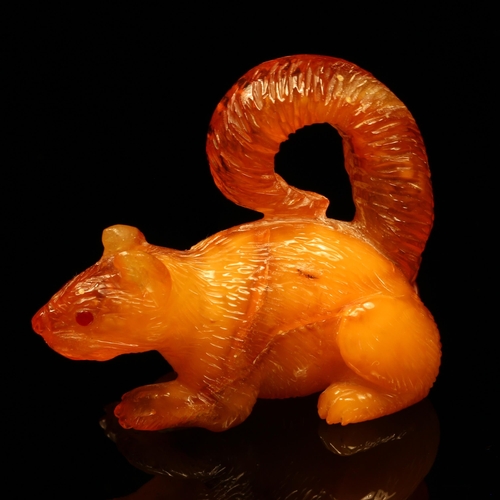 1268 - Alfred Lyndhurst Pocock (1882 - 1962), an amber carving, of a squirrel, ruby eyes, 5cm long, signed,... 