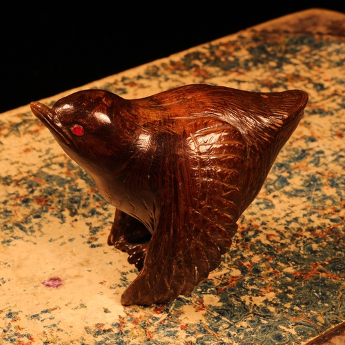 1219 - Alfred Lyndhurst Pocock (1882 - 1962), a hardwood carving, of a bird, ruby eyes, 6cm high, signed