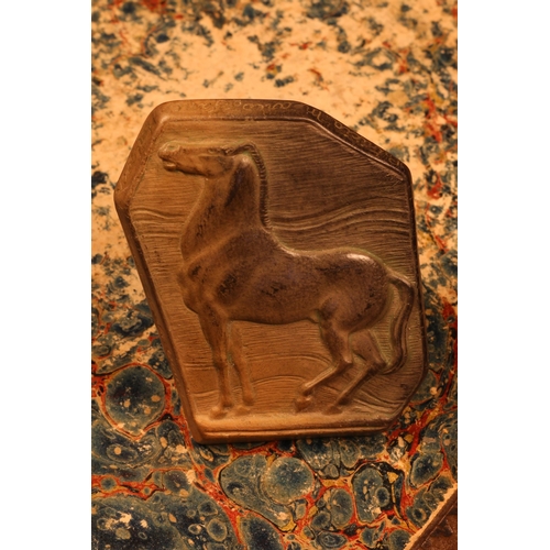 1281 - An Art Deco terracotta buckle, probably by Alfred Lyndhurst Pocock (1882 - 1962), in relief with a h... 