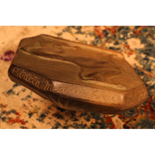 1281 - An Art Deco terracotta buckle, probably by Alfred Lyndhurst Pocock (1882 - 1962), in relief with a h... 