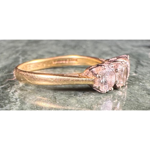 986 - An 18ct gold three-stone diamond ring, the stones claw set, total carat weight approximately 1ct, si... 