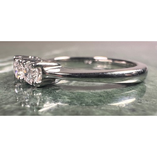 952 - A diamond ring, set with three round brilliant certified diamonds, colour F-G, clarity SI2, total di... 