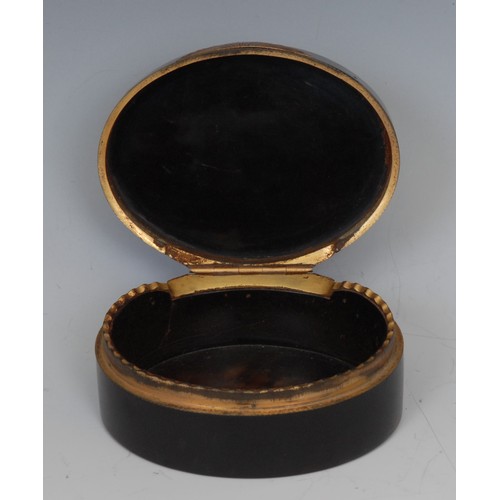 1160 - A George III tortoiseshell and pique oval table snuff box, stand-away hinged cover inlaid in silver ... 