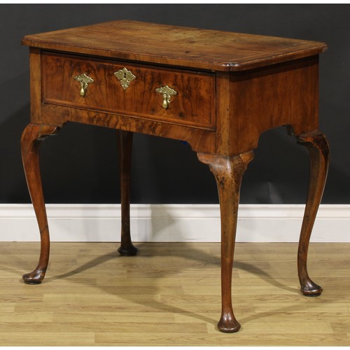 1589 - A George I walnut lowboy, quarter-veneered crossbanded top with reentrant angles, above a long friez... 