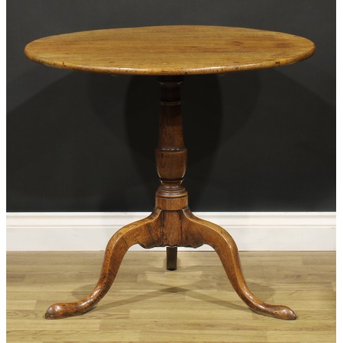 2127 - A George III oak tripod occasional table, circular tilting top, turned column, cabriole legs, pointe... 