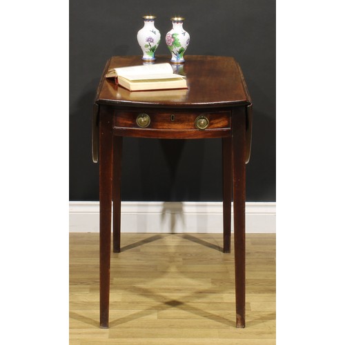 1637 - A George III mahogany Pembroke table, oval top with fall leaves, drawer to frieze, blind to verso, t... 