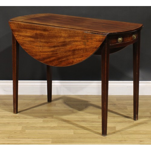 1637 - A George III mahogany Pembroke table, oval top with fall leaves, drawer to frieze, blind to verso, t... 