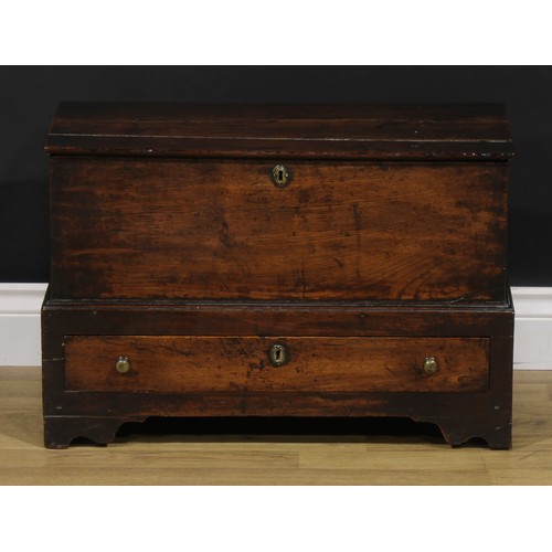 2076 - An 18th century oak coffer bach, pivot-hinged top above a long drawer, 41cm high, 62cm wide, 33cm de... 