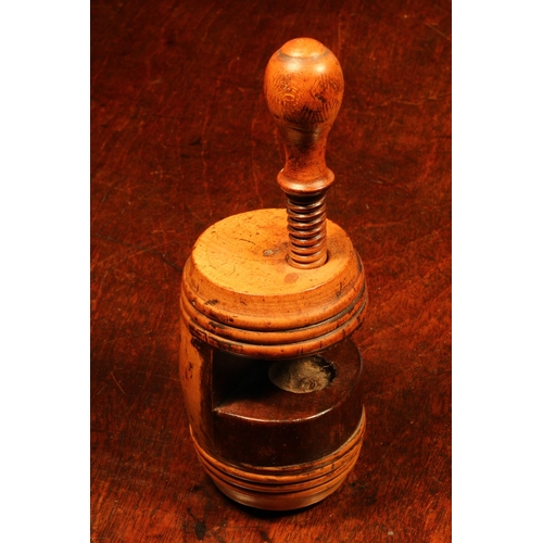 1060 - A 19th century boxwood barrel shaped screw-action nut cracker, 14cm high, c.1820 - 1850