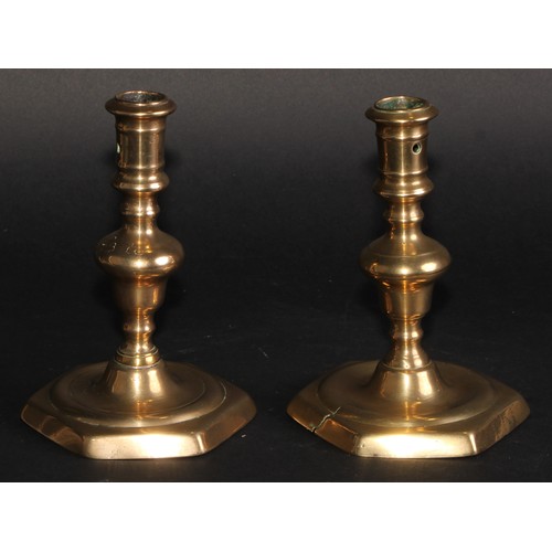 2158 - A pair of 18th century brass candlesticks, knopped pillars, hexagonal bases, 16.5cm high