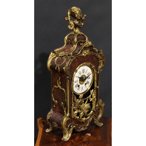 2062 - A Louis XV style gilt metal mounted faux tortoiseshell mantel clock, ivorine chapter ring, Roman num... 