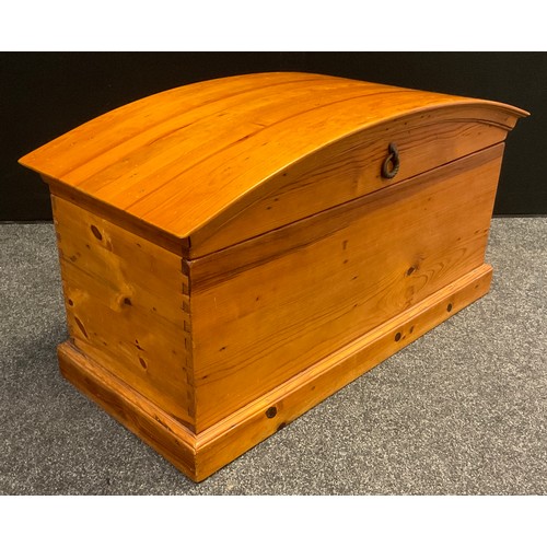 75 - A contemporary pine dome-top blanket chest, 55cm high x 102.5cm wide x 46.5cm.