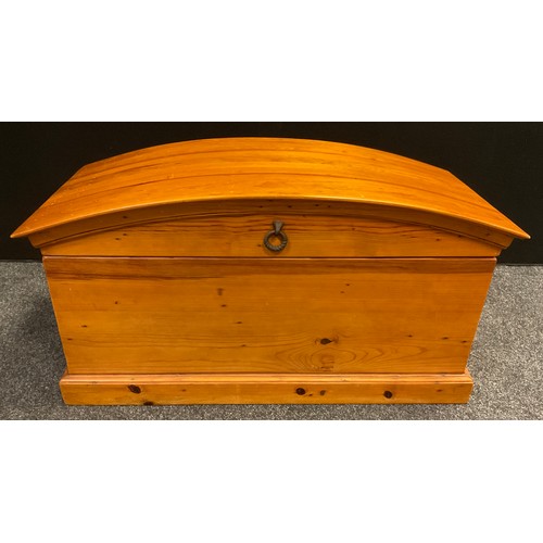 75 - A contemporary pine dome-top blanket chest, 55cm high x 102.5cm wide x 46.5cm.