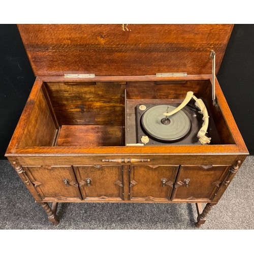 91 - A Garrard RC 120 Mk. II four speed ‘Record changer system’ turn-table, c.1958, in an oak cabinet, 76... 