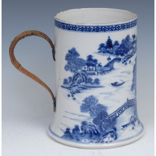 104 - A Chinese blue and white Bridge pattern porter mug, painted with bridge, pagodas, figures and trees,... 