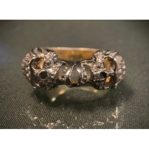 439 - A Memento Mori style diamond skulls ring, the two facing skulls pave encrusted with rose cut diamond... 