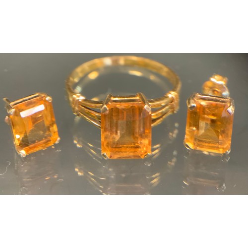 459 - A vibrant orange citrine ring, rectangular citrine approx 2.8ct, box claw set above tapering triform... 