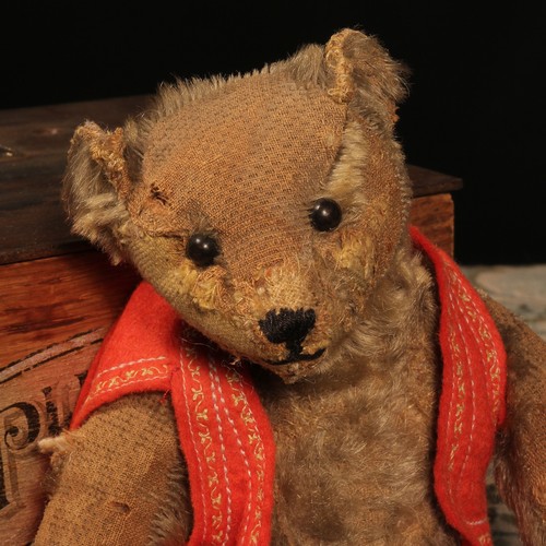 82 - An early 20th century jointed golden mohair teddy bear, attributed to Steiff (Germany), black boot b... 