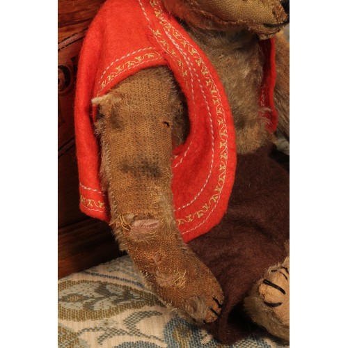 82 - An early 20th century jointed golden mohair teddy bear, attributed to Steiff (Germany), black boot b... 